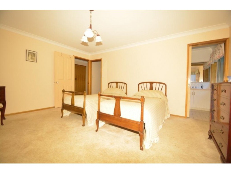 1127 Ruthven Street, Kearneys Spring QLD 4350