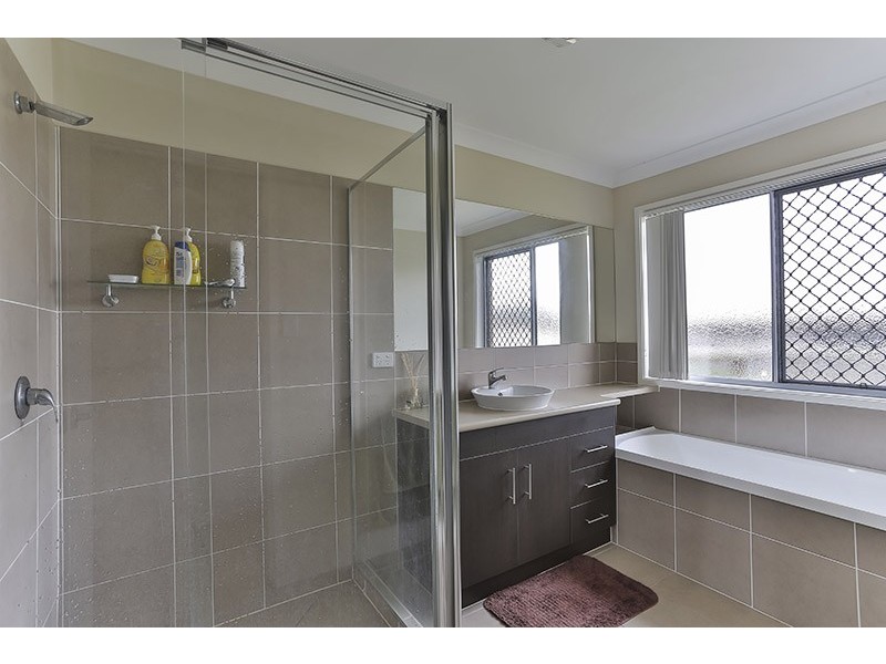 4 Kingfisher Court, Meringandan West QLD 4352