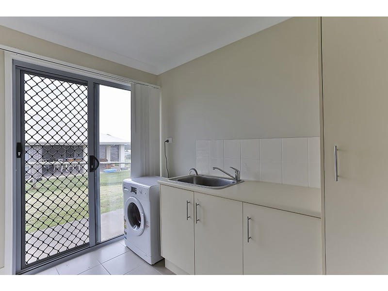 4 Kingfisher Court, Meringandan West QLD 4352