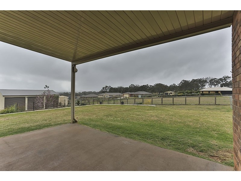 4 Kingfisher Court, Meringandan West QLD 4352