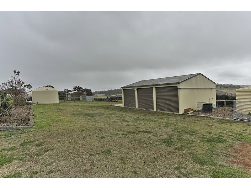 4 Kingfisher Court, Meringandan West QLD 4352