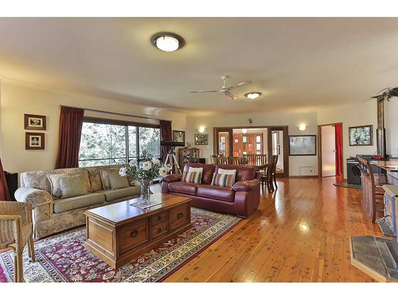 317 Beauaraba Road, Biddeston QLD 4401