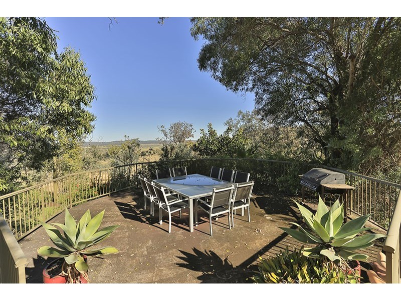 317 Beauaraba Road, Biddeston QLD 4401