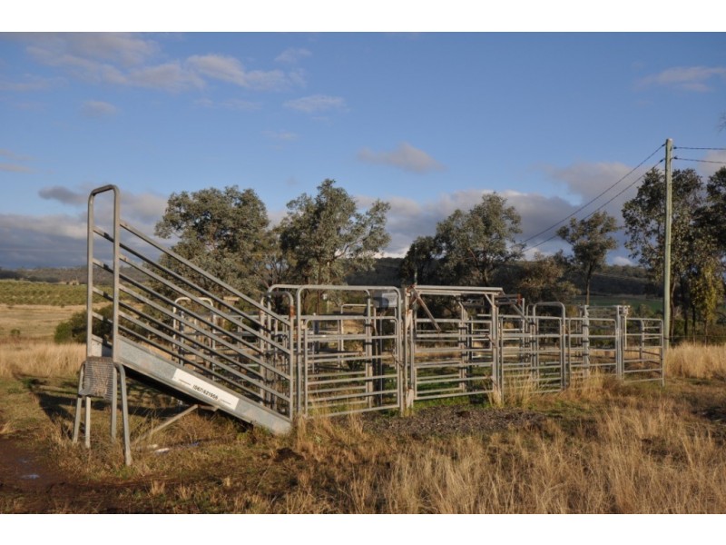 317 Beauaraba Road, Biddeston QLD 4401
