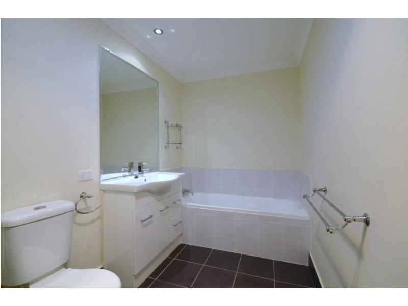 2/36A Dunne Street, Harristown QLD 4350