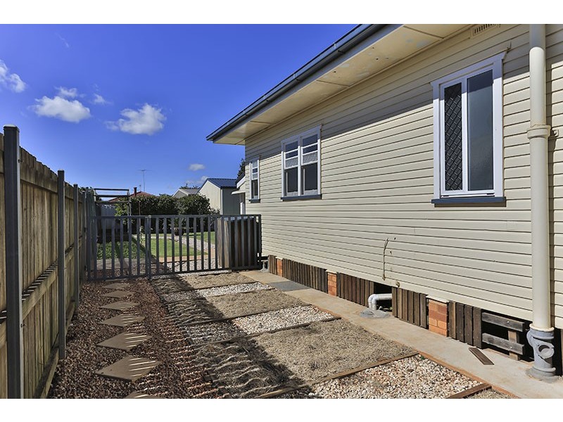 480 Greenwattle Street, Wilsonton QLD 4350