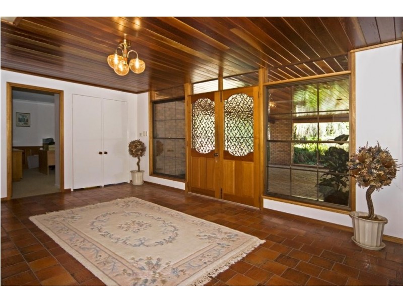 6 Inadale Court, Middle Ridge QLD 4350
