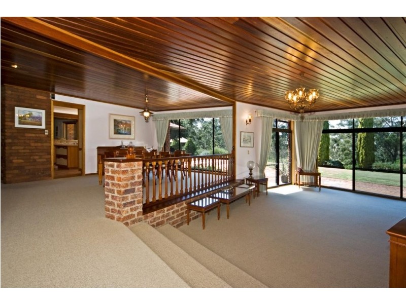 6 Inadale Court, Middle Ridge QLD 4350