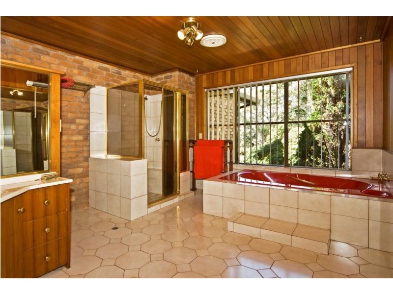 6 Inadale Court, Middle Ridge QLD 4350