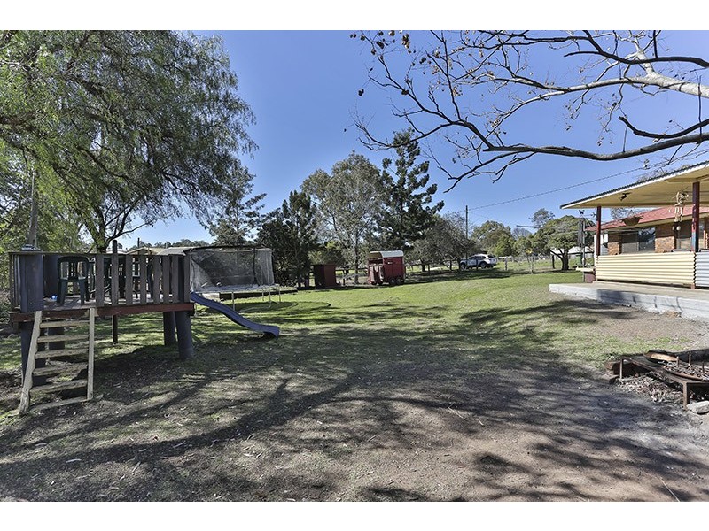 26 Main Street, Meringandan QLD 4352