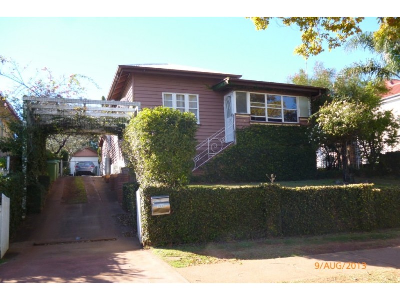 196 Ruthven Street, North Toowoomba QLD 4350