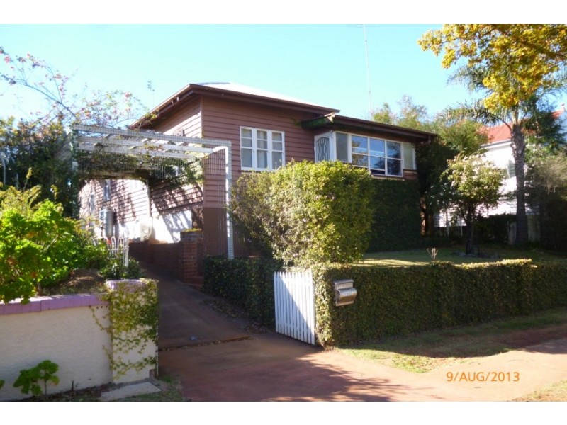 196 Ruthven Street, North Toowoomba QLD 4350