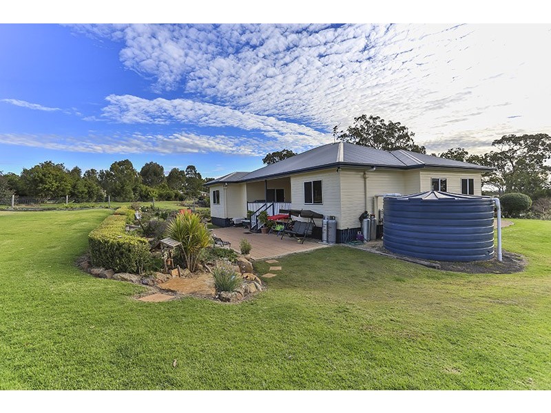 6 Apple Tree Court, Meringandan West QLD 4352