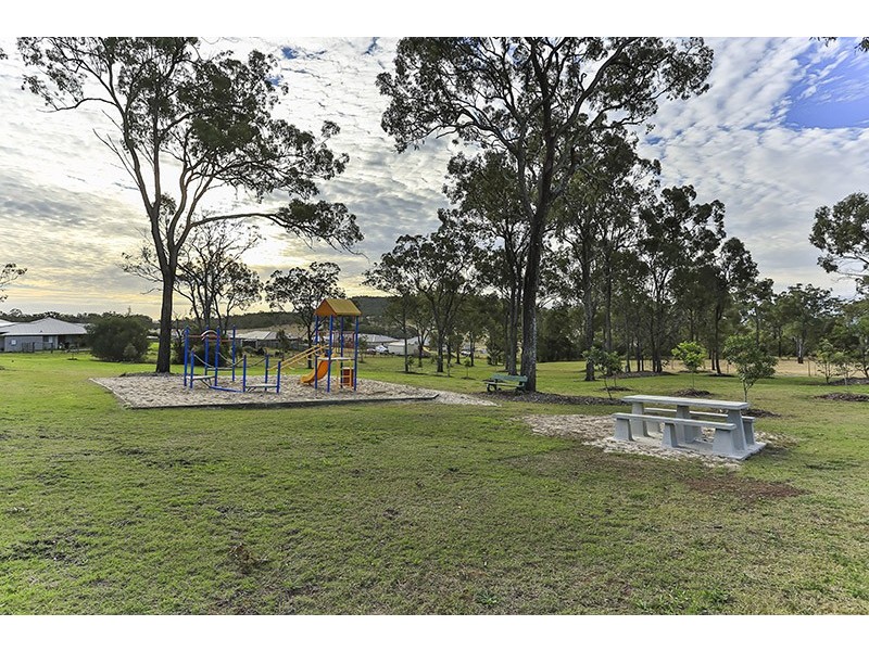 6 Apple Tree Court, Meringandan West QLD 4352