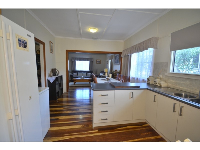 57 Glenvale Road, Newtown QLD 4350