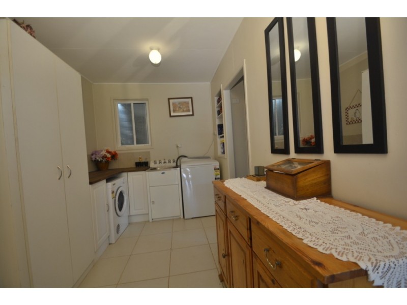 57 Glenvale Road, Newtown QLD 4350