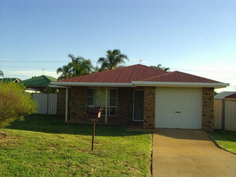 28 Gainsborough Drive, Glenvale QLD 4350