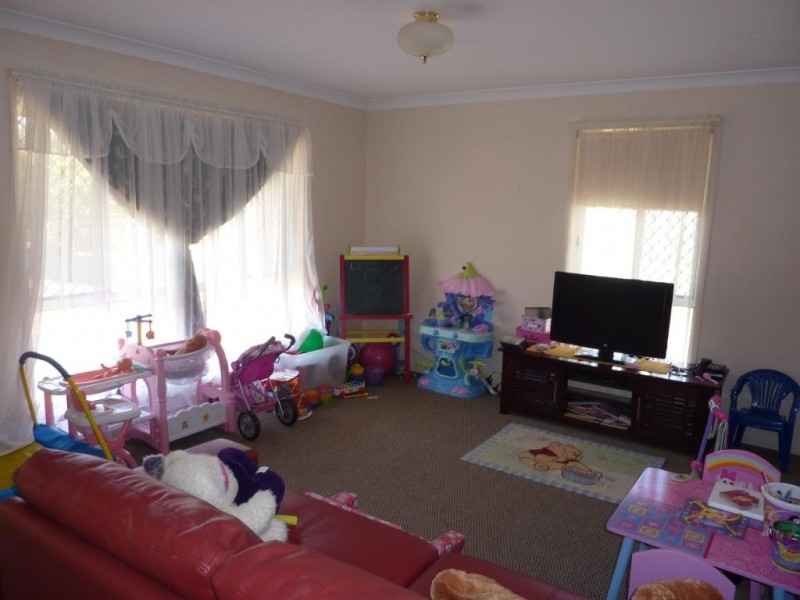 28 Gainsborough Drive, Glenvale QLD 4350