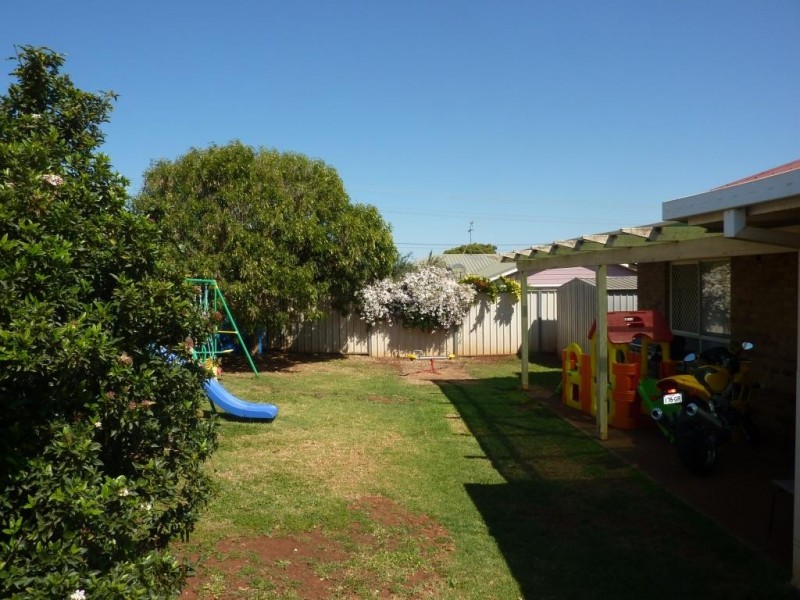 28 Gainsborough Drive, Glenvale QLD 4350