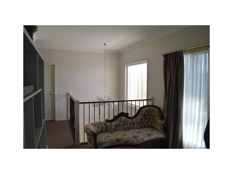 30 Piccadilly Court, Mount Lofty QLD 4350