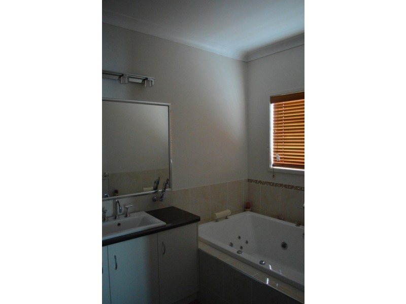 30 Piccadilly Court, Mount Lofty QLD 4350