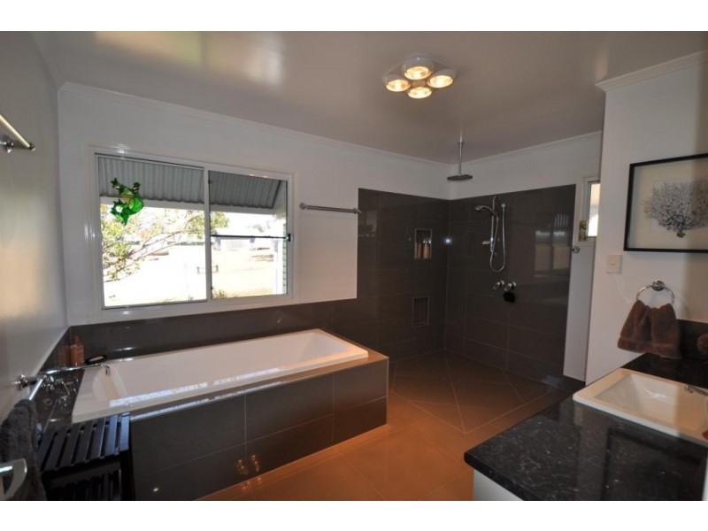 552 Goombungee-Meringandan Road, Goombungee QLD 4354