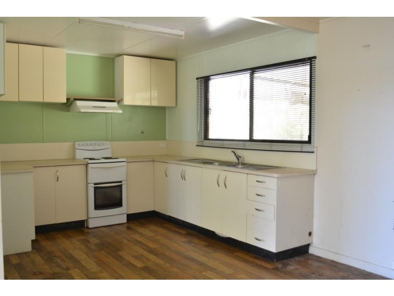 14 Thomas Street, Meringandan West QLD 4352