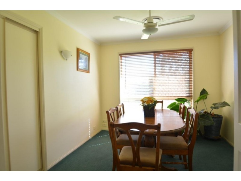 16 Melric Court, Geham QLD 4352