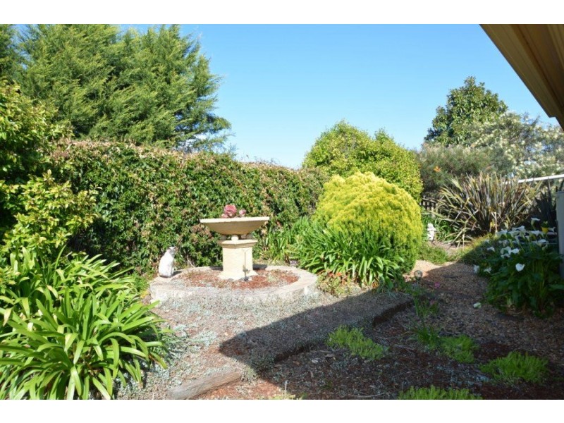 16 Melric Court, Geham QLD 4352