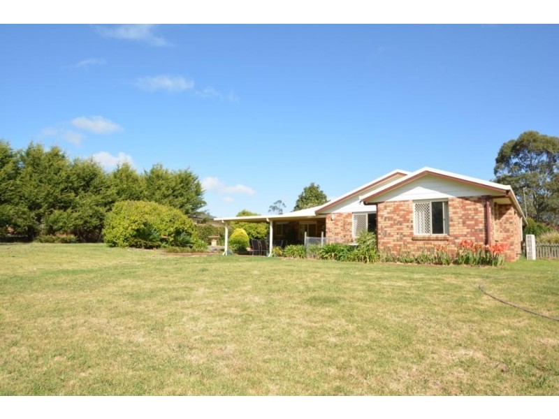 16 Melric Court, Geham QLD 4352