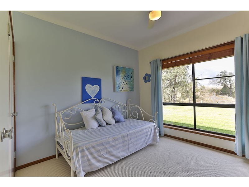 2 Bauer Ct, Hodgson Vale QLD 4352