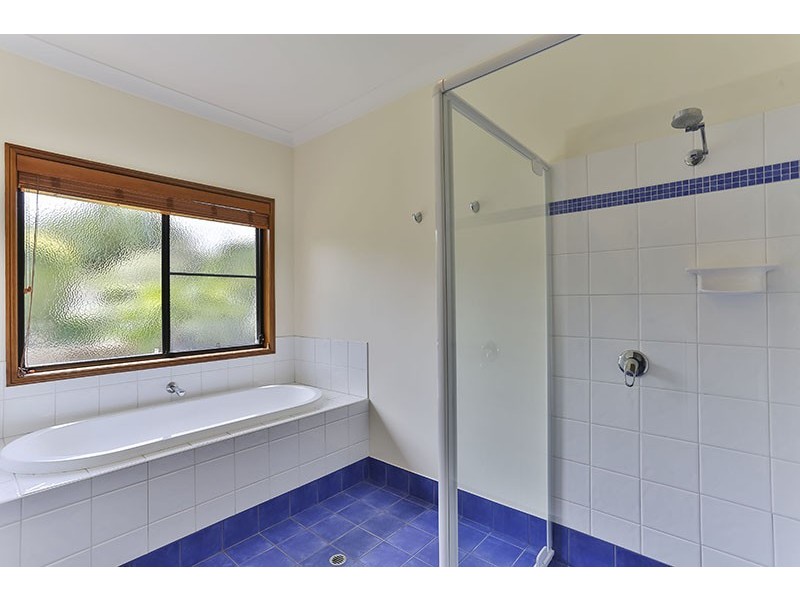 2 Bauer Ct, Hodgson Vale QLD 4352