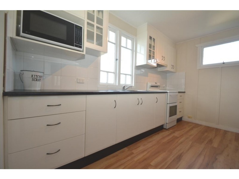 5 Makepeace Street, Rockville QLD 4350