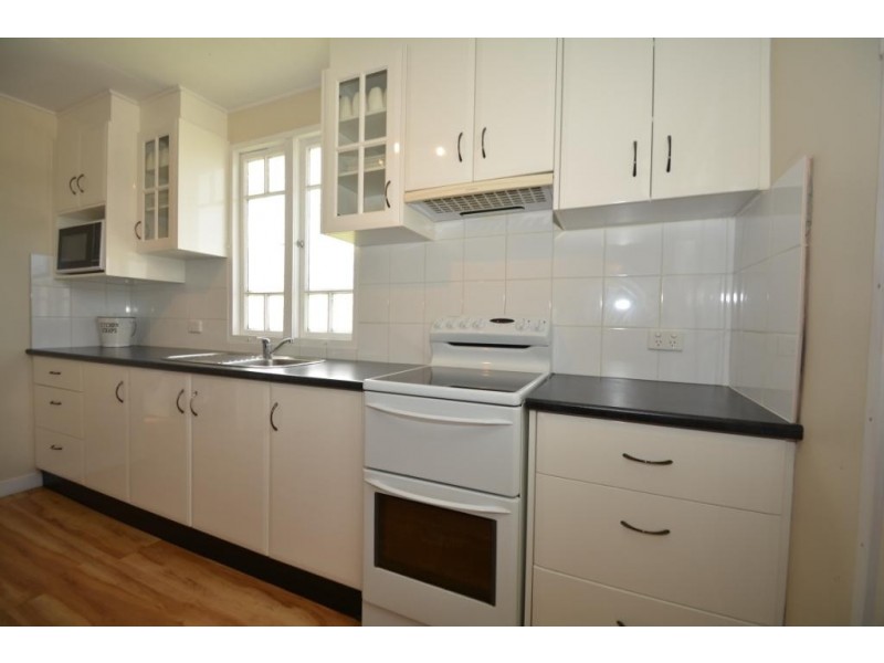 5 Makepeace Street, Rockville QLD 4350