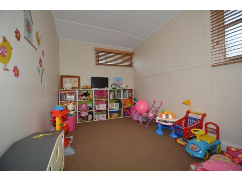 5 Makepeace Street, Rockville QLD 4350