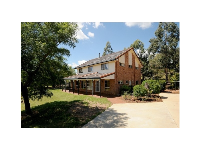 8 Lanbar Court, Glenvale QLD 4350