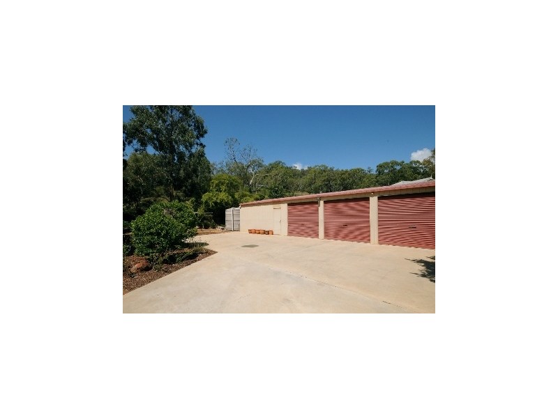 8 Lanbar Court, Glenvale QLD 4350