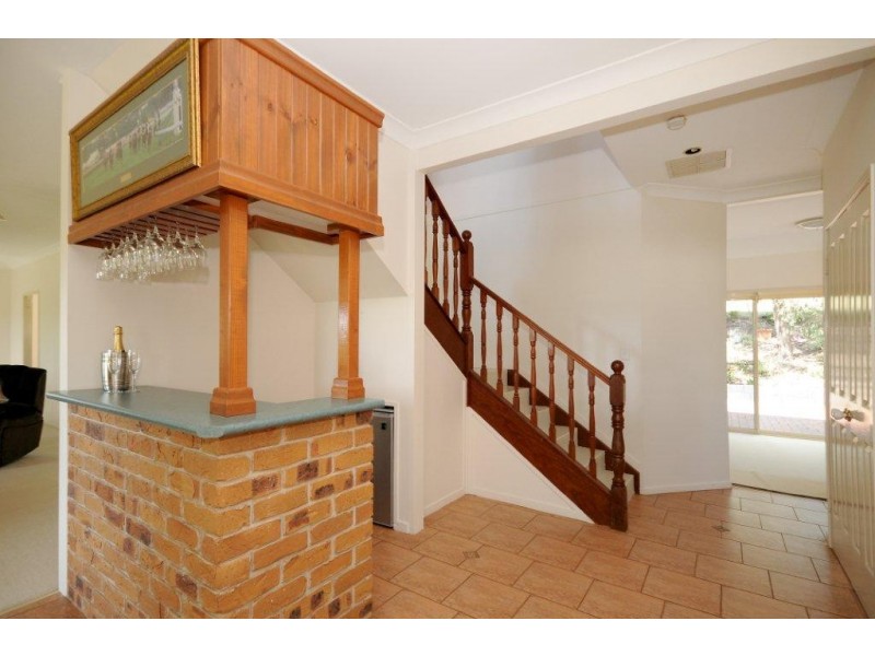 8 Lanbar Court, Glenvale QLD 4350