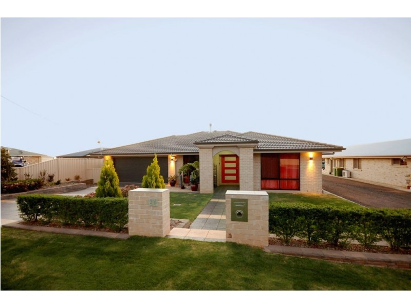 26 Sinclair Street, Wyreema QLD 4352
