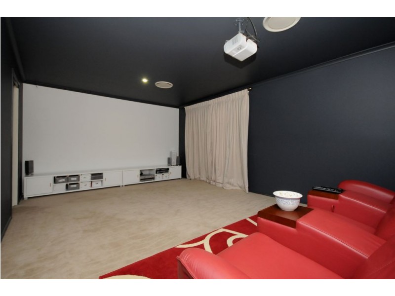 26 Sinclair Street, Wyreema QLD 4352