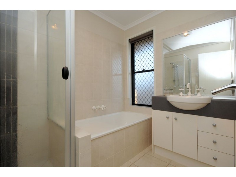 26 Sinclair Street, Wyreema QLD 4352