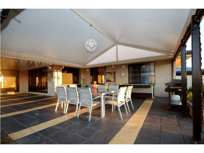 26 Sinclair Street, Wyreema QLD 4352