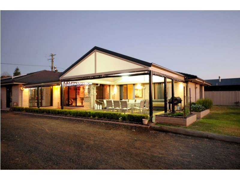 26 Sinclair Street, Wyreema QLD 4352
