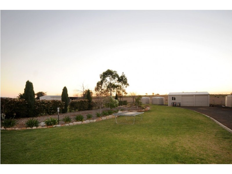 26 Sinclair Street, Wyreema QLD 4352