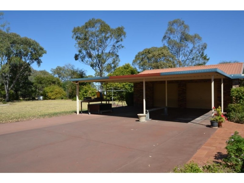 39 Hill Street, Pittsworth QLD 4356