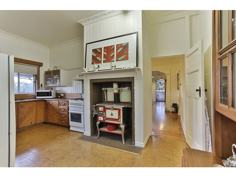 68 Jellicoe Street, Mount Lofty QLD 4350