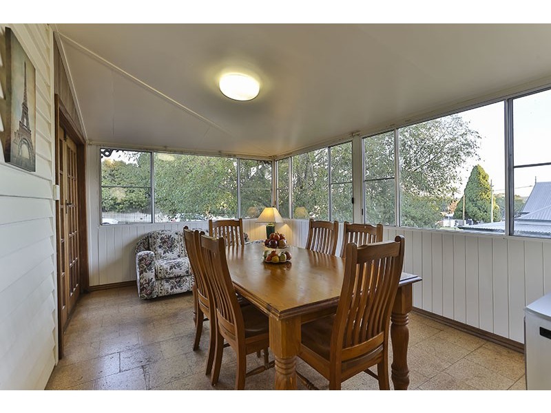68 Jellicoe Street, Mount Lofty QLD 4350