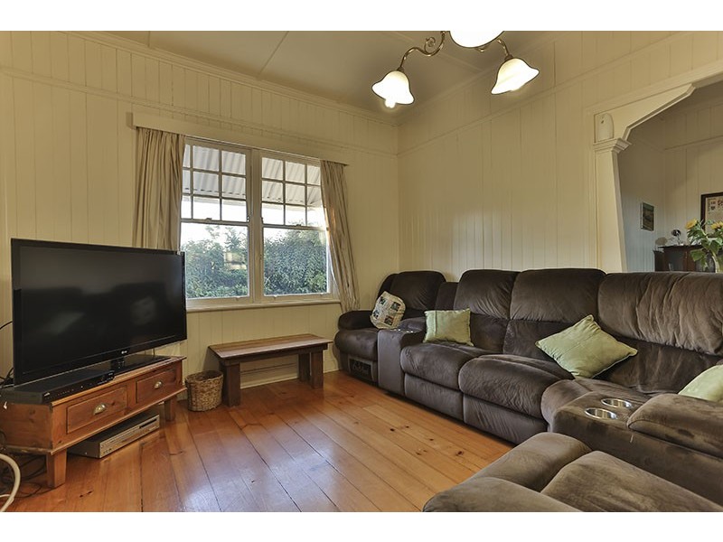 68 Jellicoe Street, Mount Lofty QLD 4350