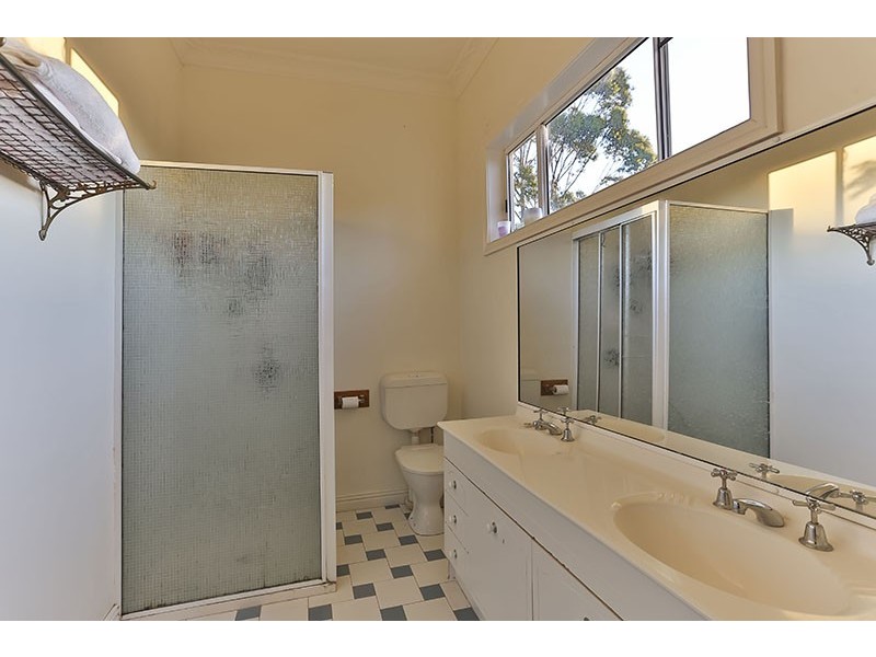 68 Jellicoe Street, Mount Lofty QLD 4350
