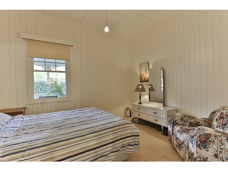 68 Jellicoe Street, Mount Lofty QLD 4350